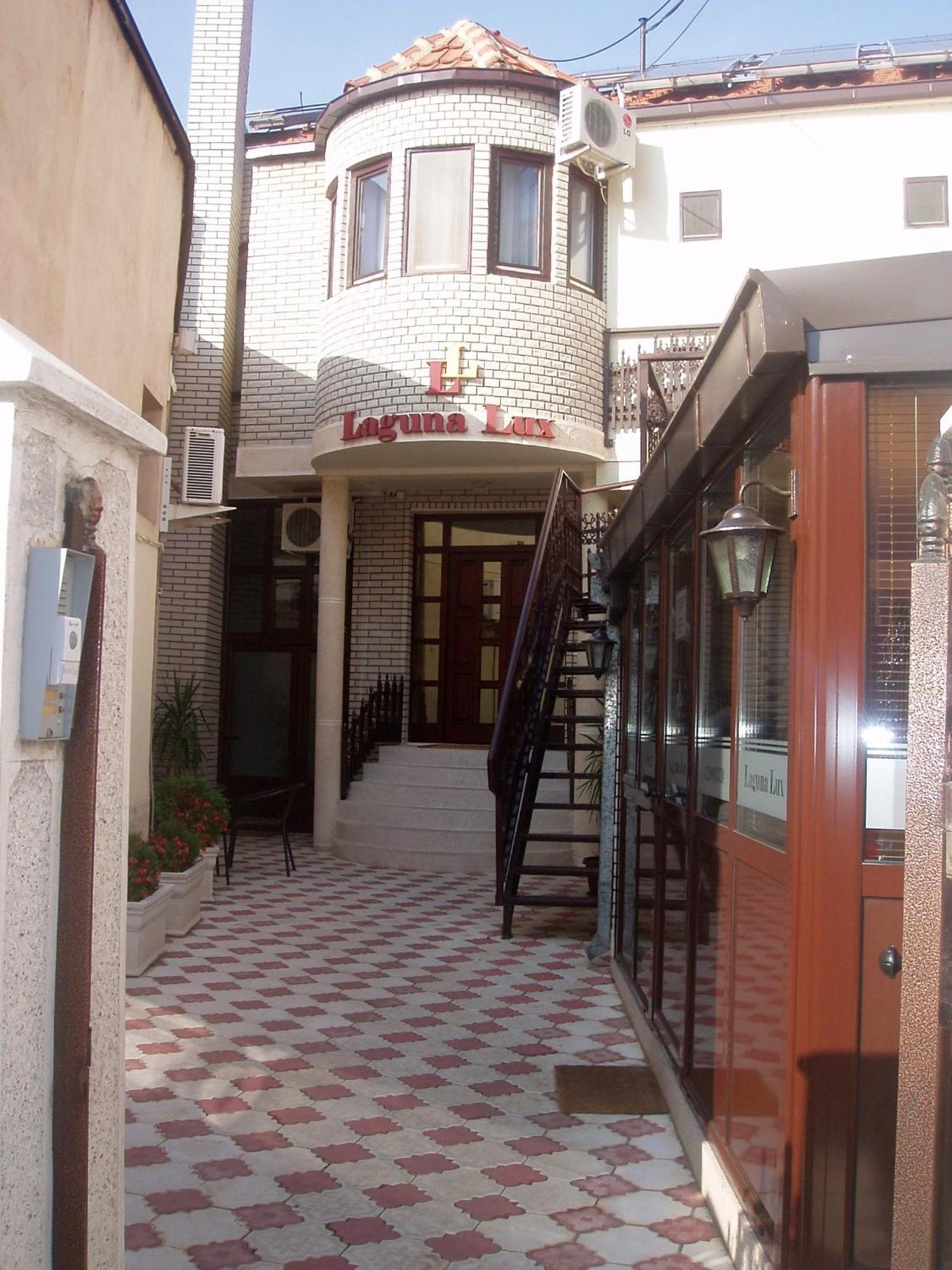 Garni Hotel Laguna Lux Ni Exteriör bild